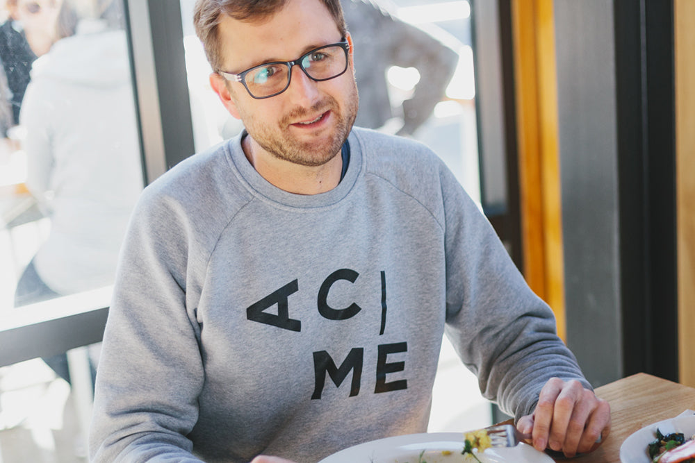 Man eating food in a cafe 